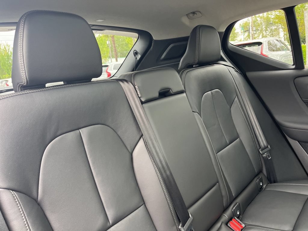 New 2026 Volvo XC40 B5 Core w/ Protection Package Premier AWD/4WD image 18