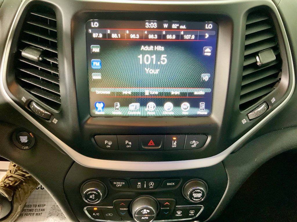 Used 2018 Jeep Cherokee Overland w/ Technology Group AWD/4WD image 20