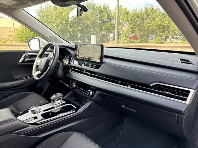 Used 2025 Mitsubishi Outlander ES AWD/4WD image 28