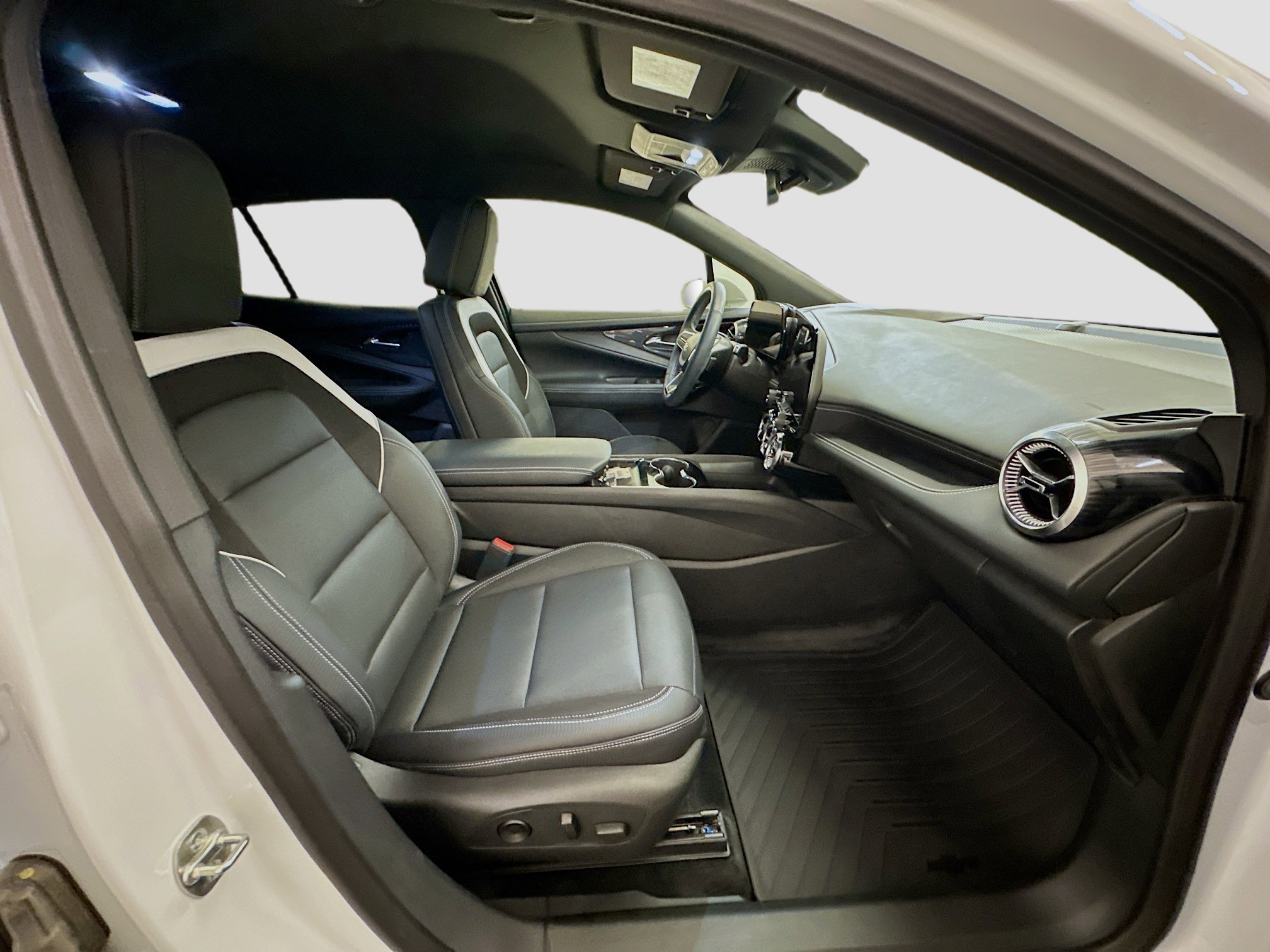 Used 2024 Chevrolet Blazer EV LT image 33