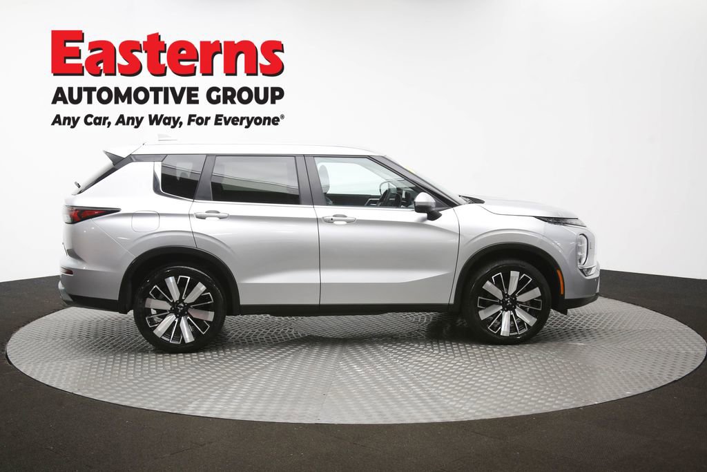 Used 2025 Mitsubishi Outlander SE AWD/4WD image 46