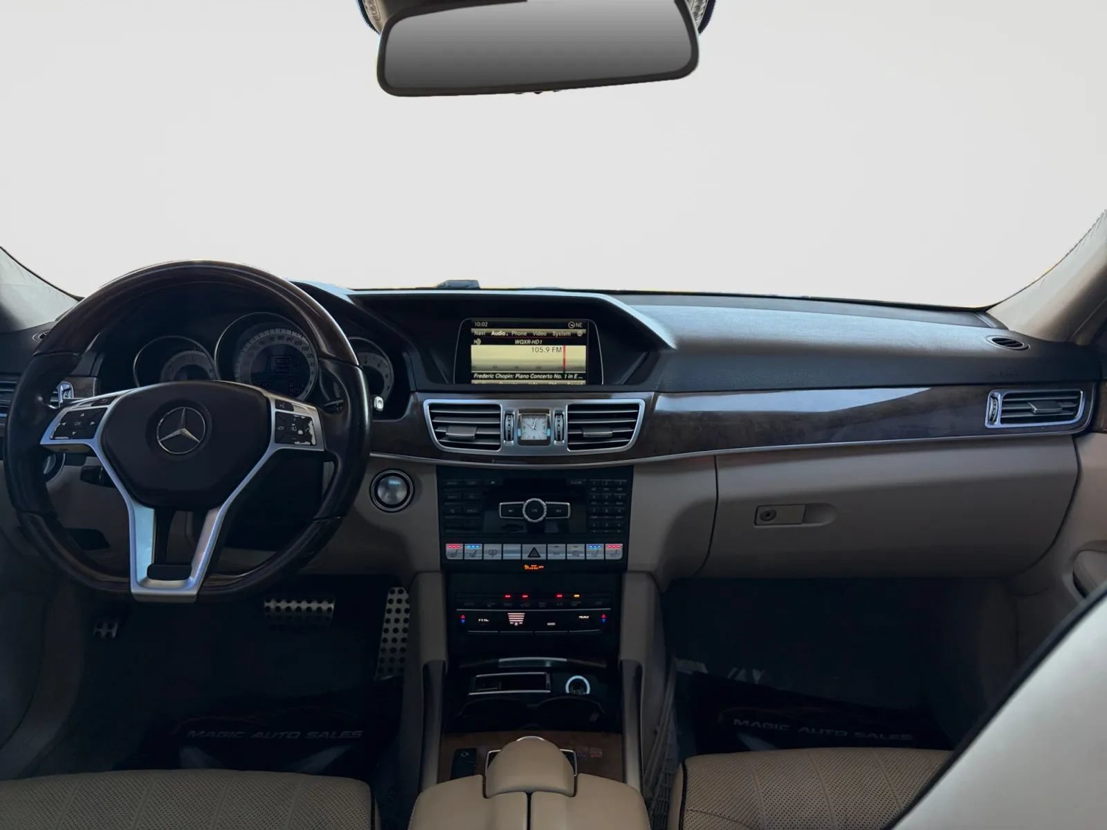 Used 2014 Mercedes-Benz E 550 4MATIC Sedan image 22