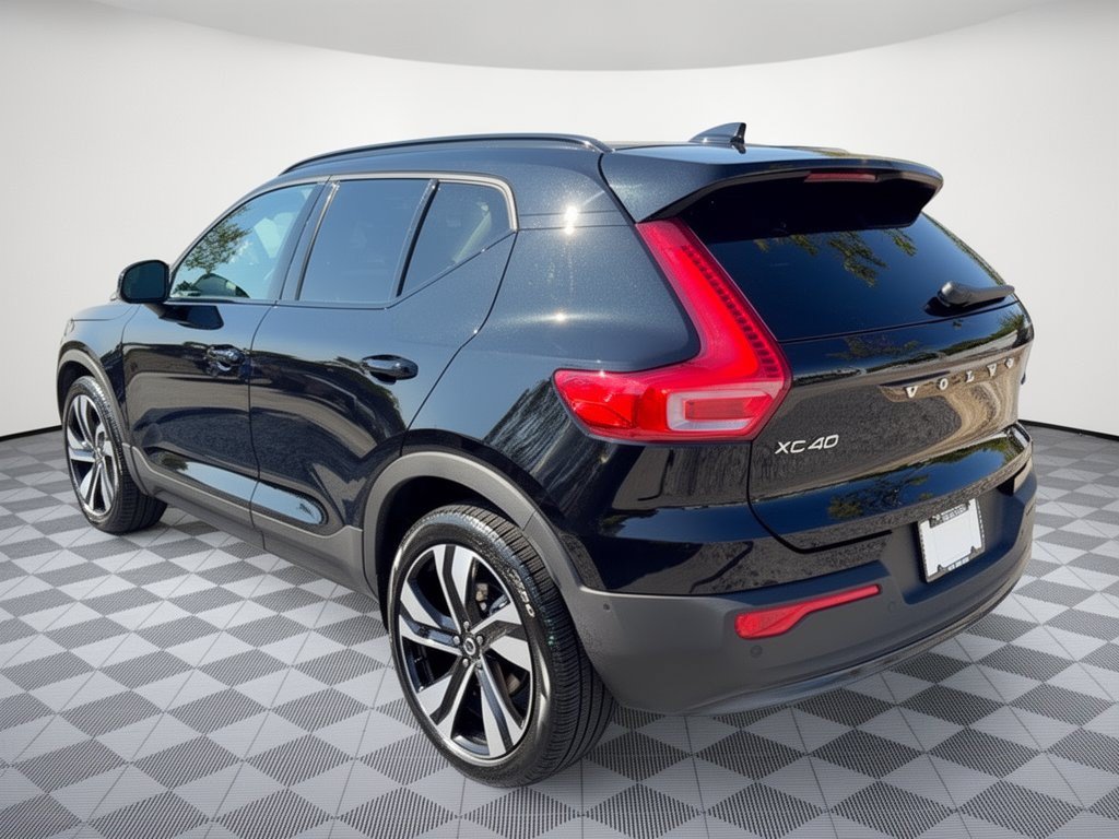 Used 2025 Volvo XC40 B5 Ultra AWD/4WD image 3