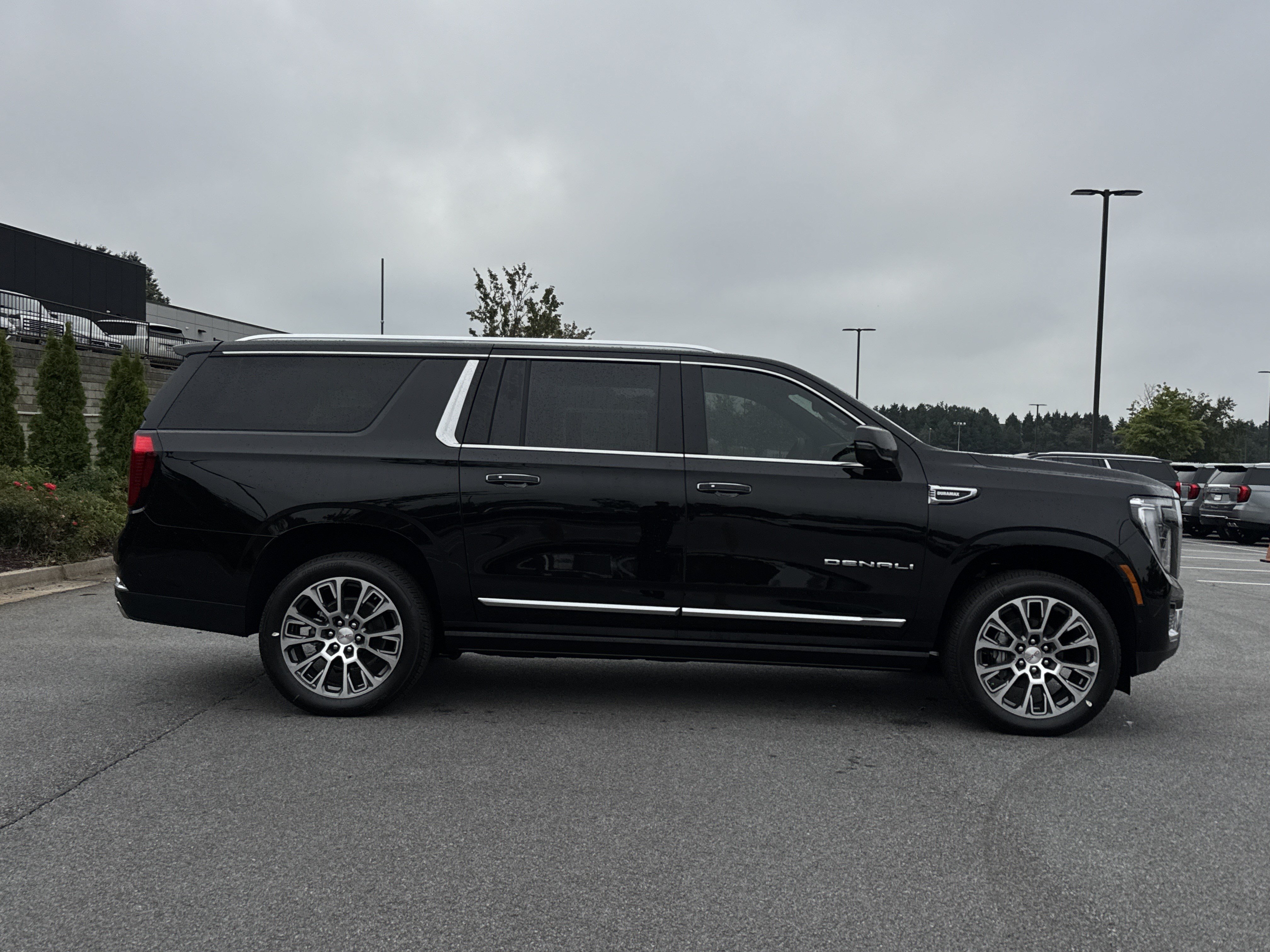 New 2026 GMC Yukon XL Denali w/ Denali Reserve Package AWD/4WD image 11