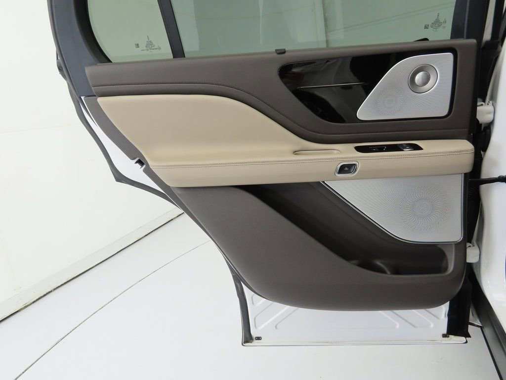 Used 2023 Lincoln Aviator Reserve w/ Equipment Group 201A image 25