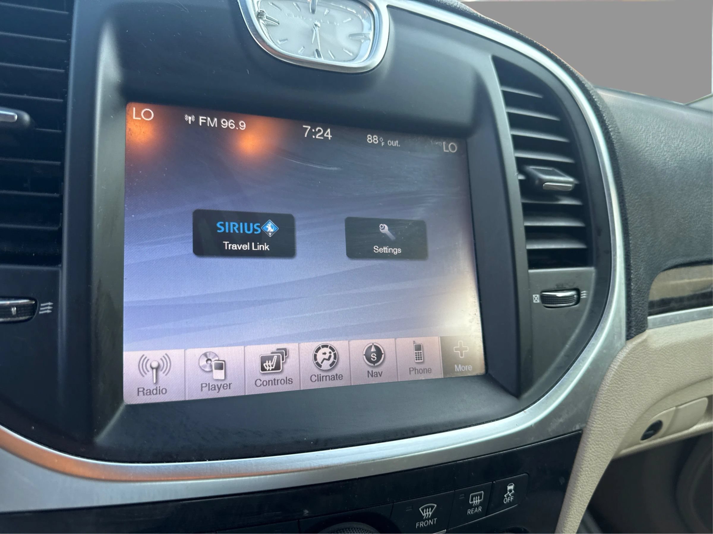 Used 2011 Chrysler 300 Limited RWD image 16
