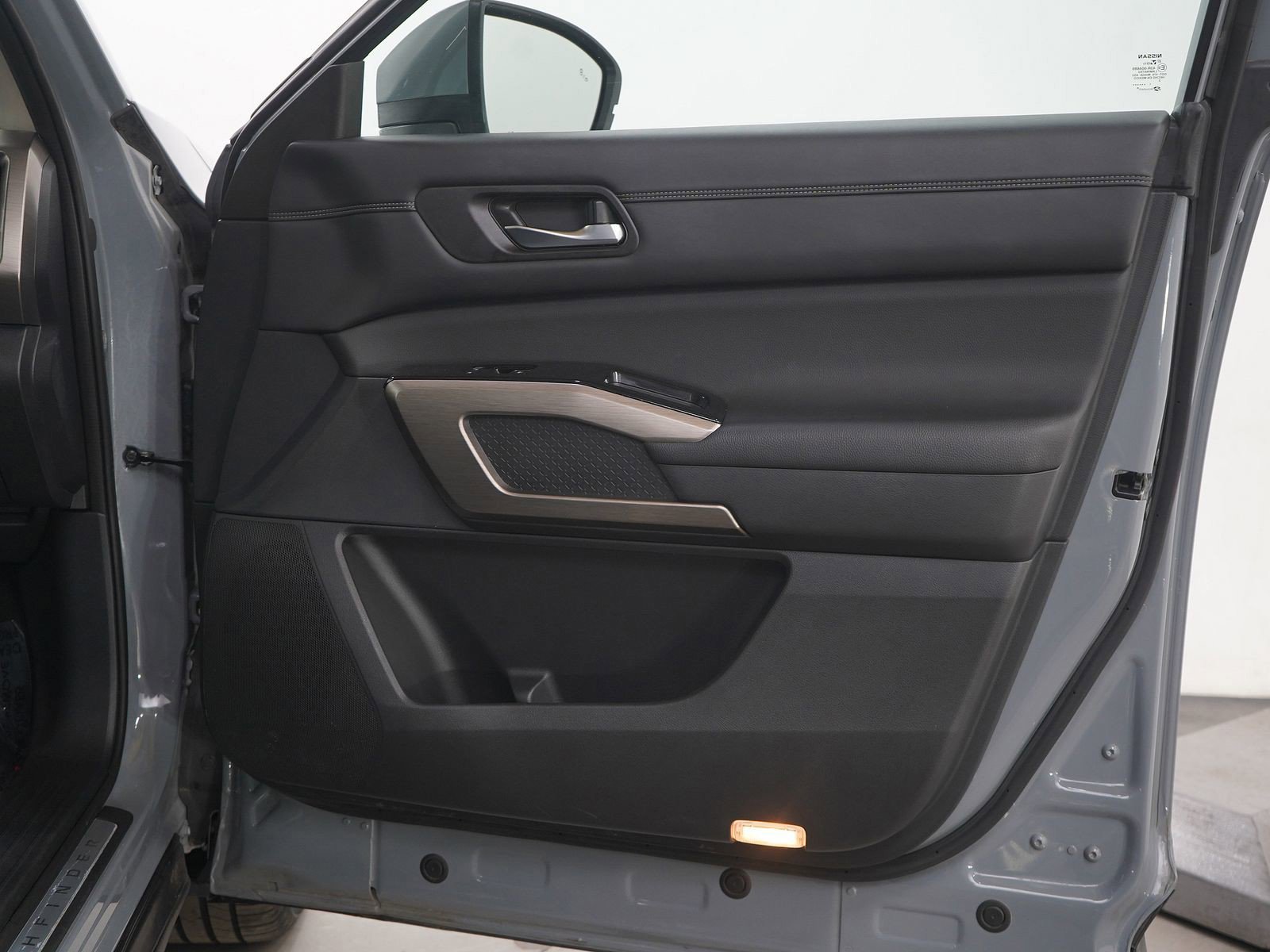 Used 2022 Nissan Pathfinder Platinum image 12