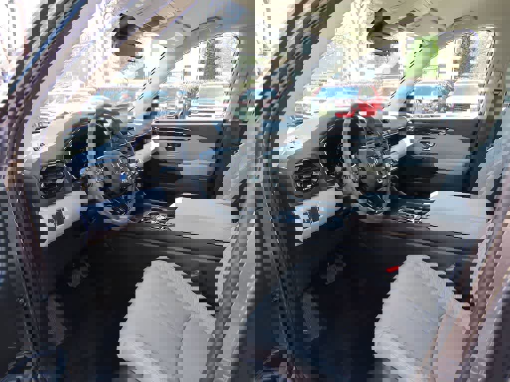 Used 2023 Honda Pilot LX image 2