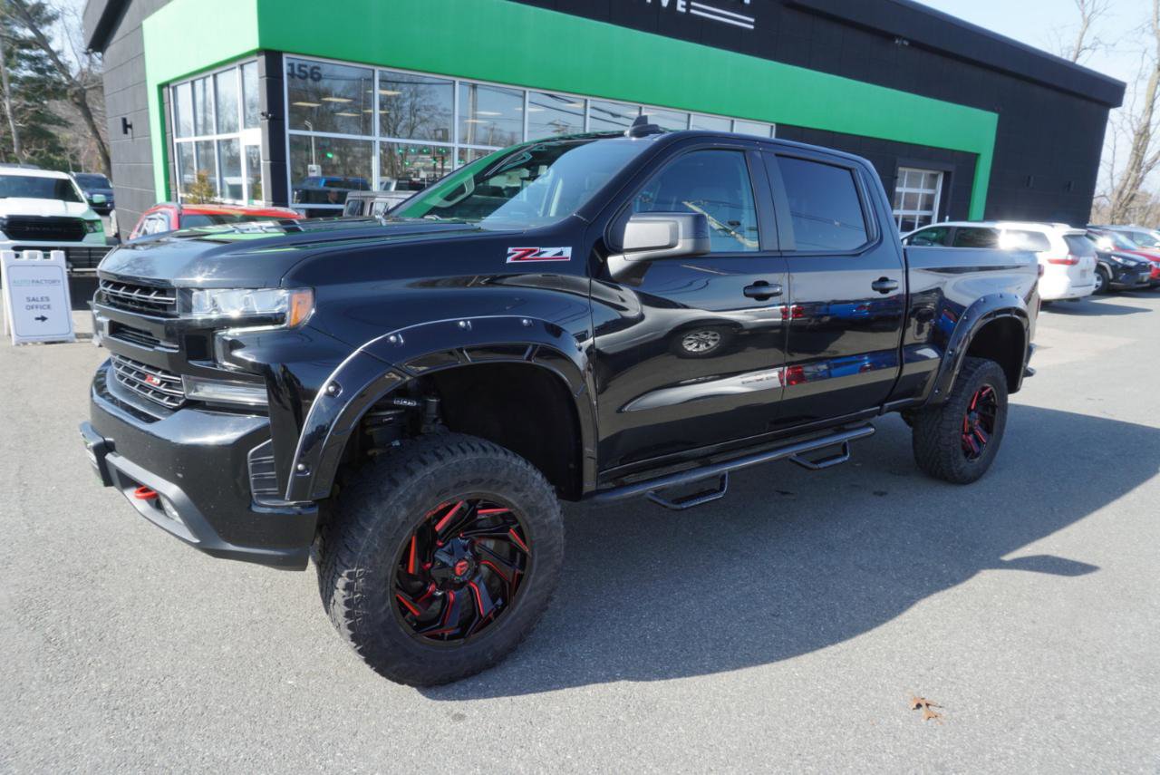 Used 2021 Chevrolet Silverado 1500 LT Trail Boss w/ Convenience Package II image 2