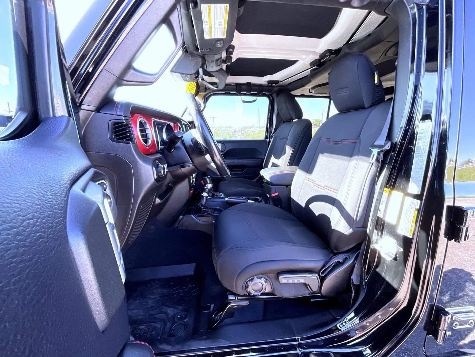 Used 2019 Jeep Wrangler Unlimited Rubicon w/ Dual Top Group AWD/4WD image 10