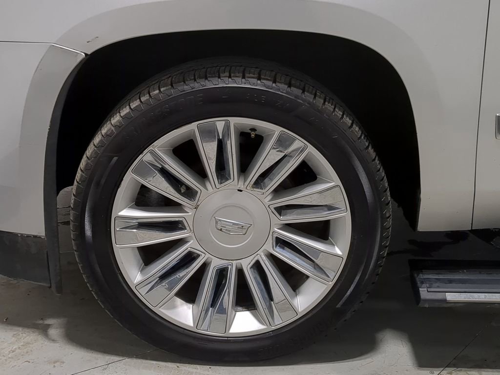 Used 2015 Cadillac Escalade Platinum image 27