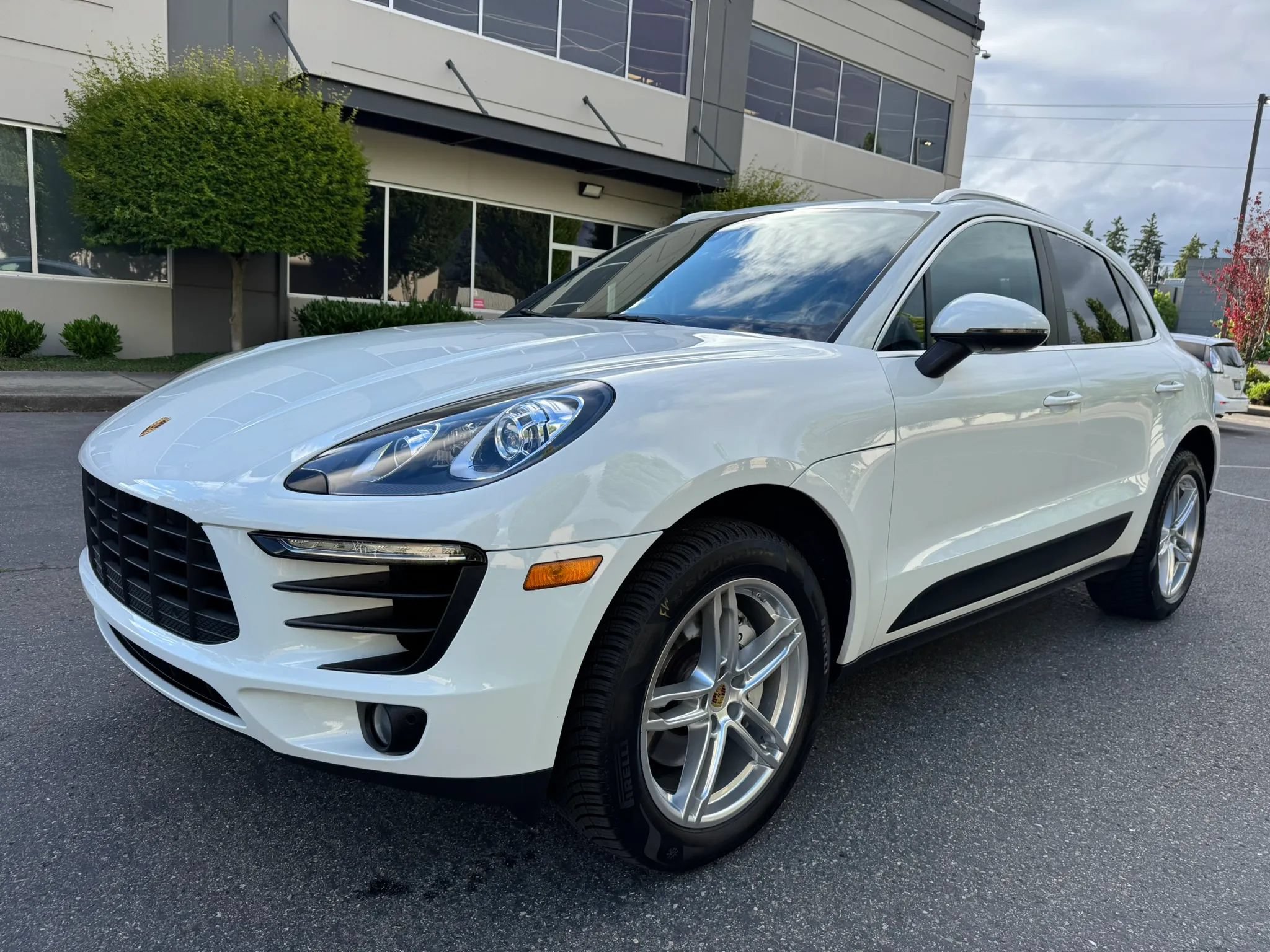 Used 2017 Porsche Macan S AWD/4WD image 4