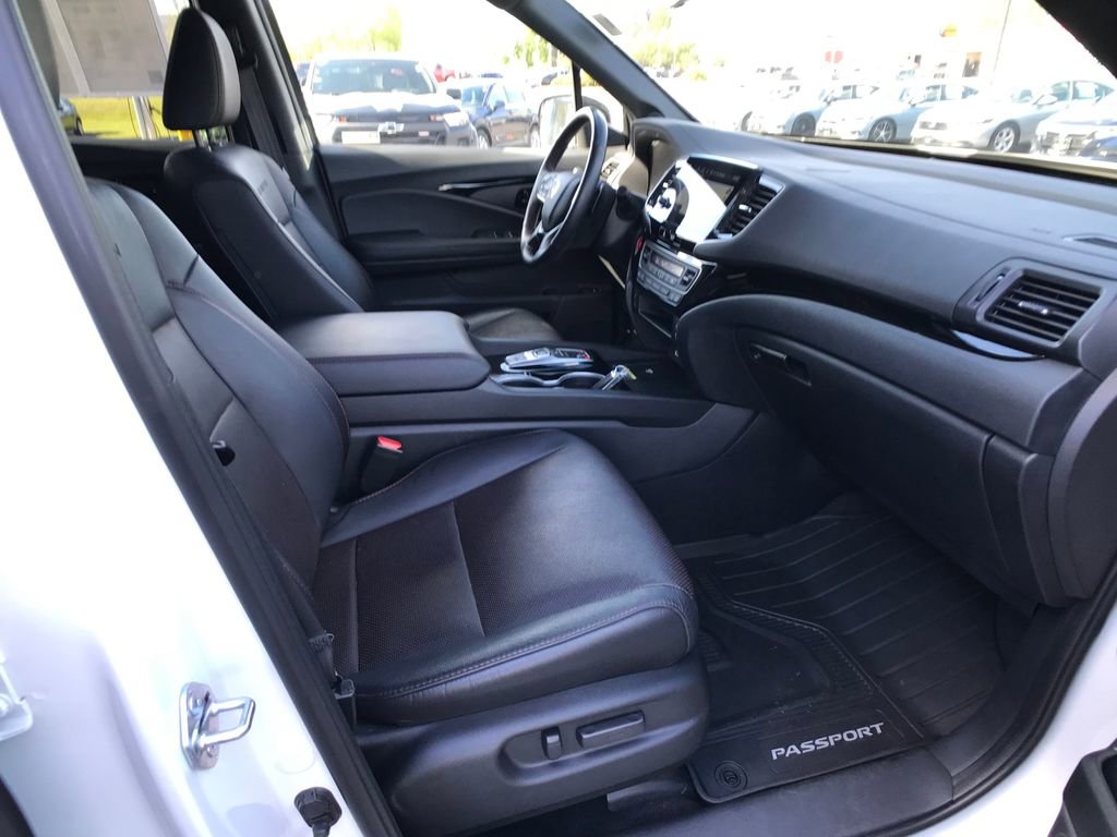 Certified 2024 Honda Passport Black Edition image 12
