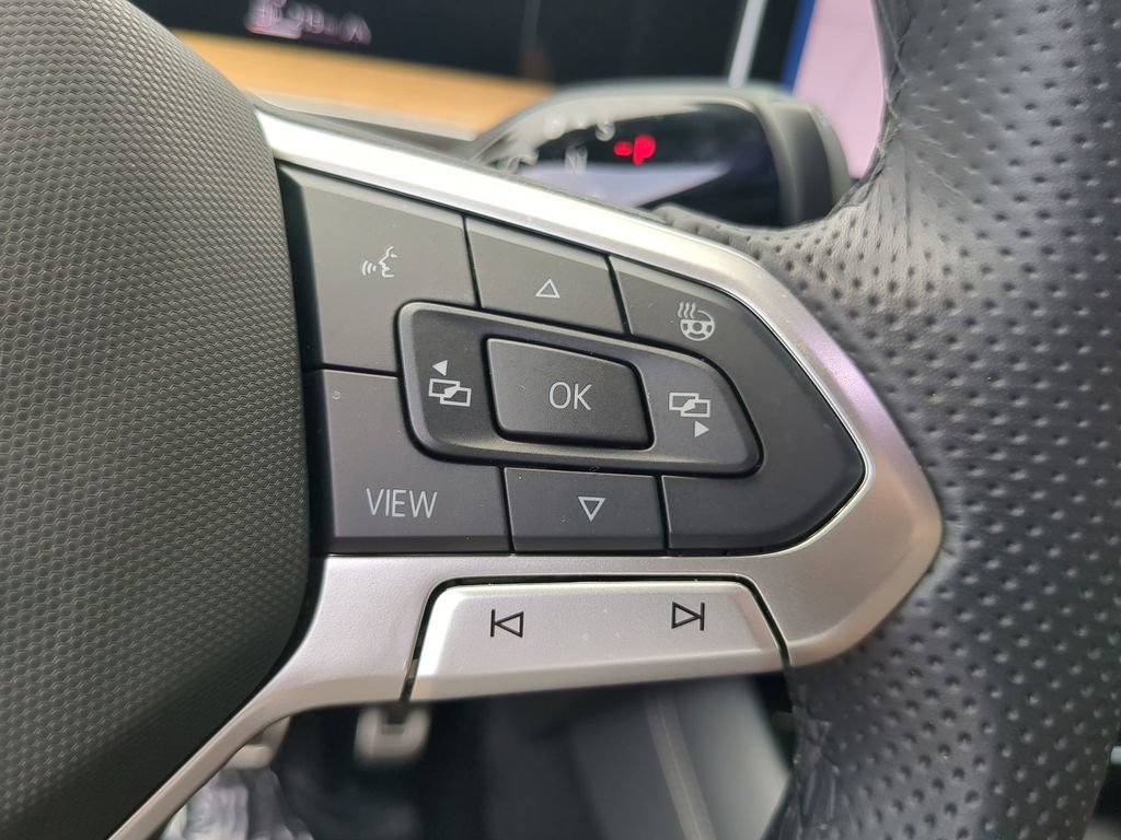 Used 2025 Volkswagen Tiguan SEL R-Line AWD/4WD image 30