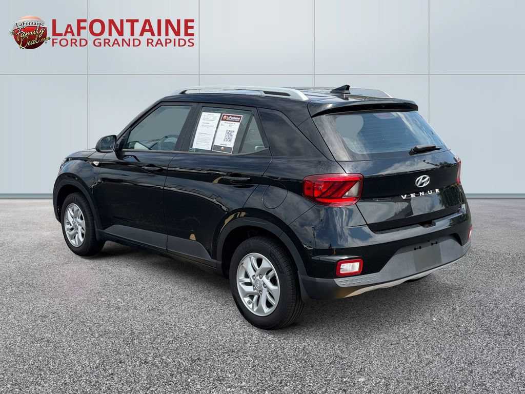 Used 2020 Hyundai Venue SEL FWD image 5