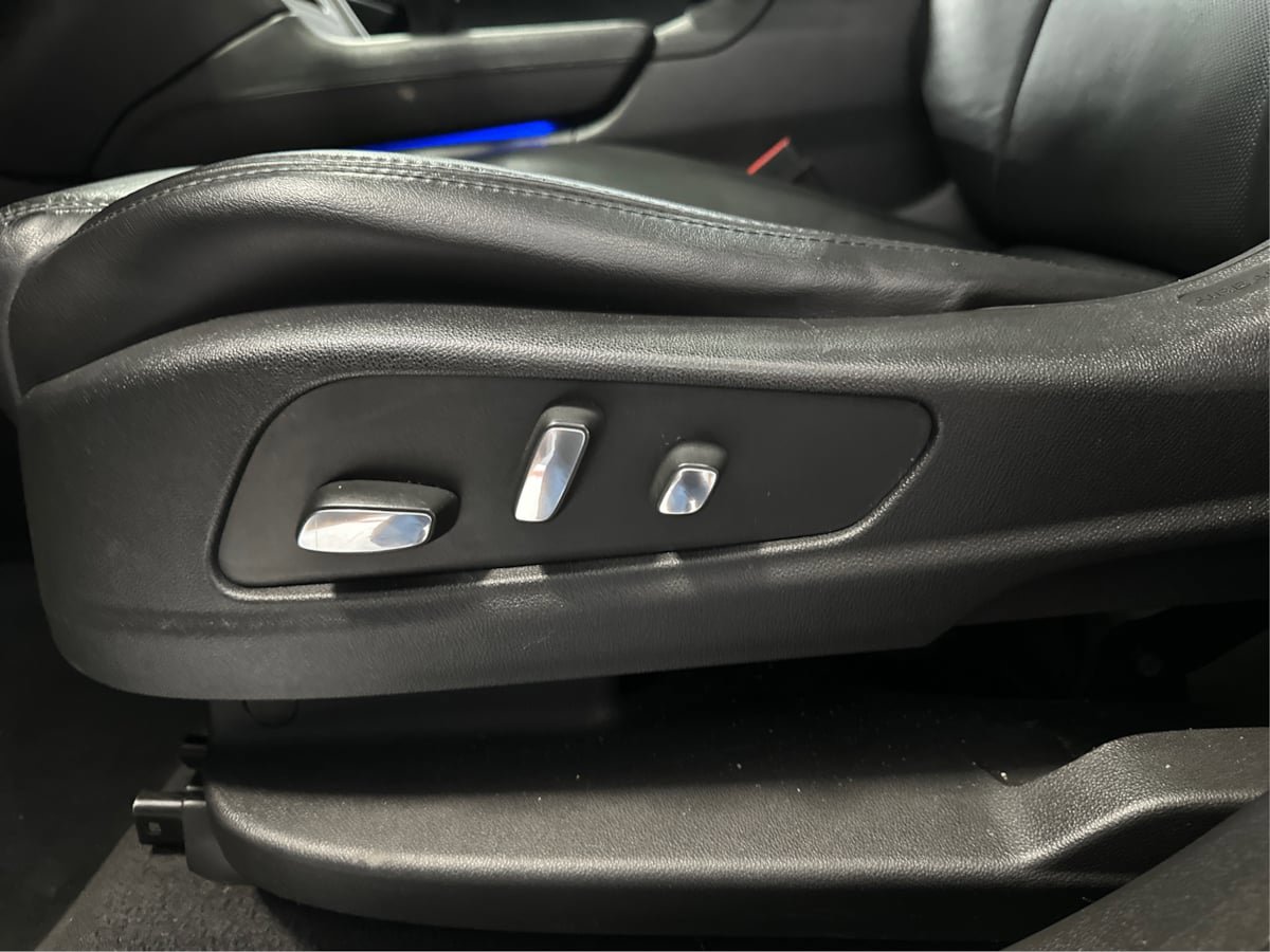 Used 2018 Cadillac XT5 Premium Luxury FWD image 23