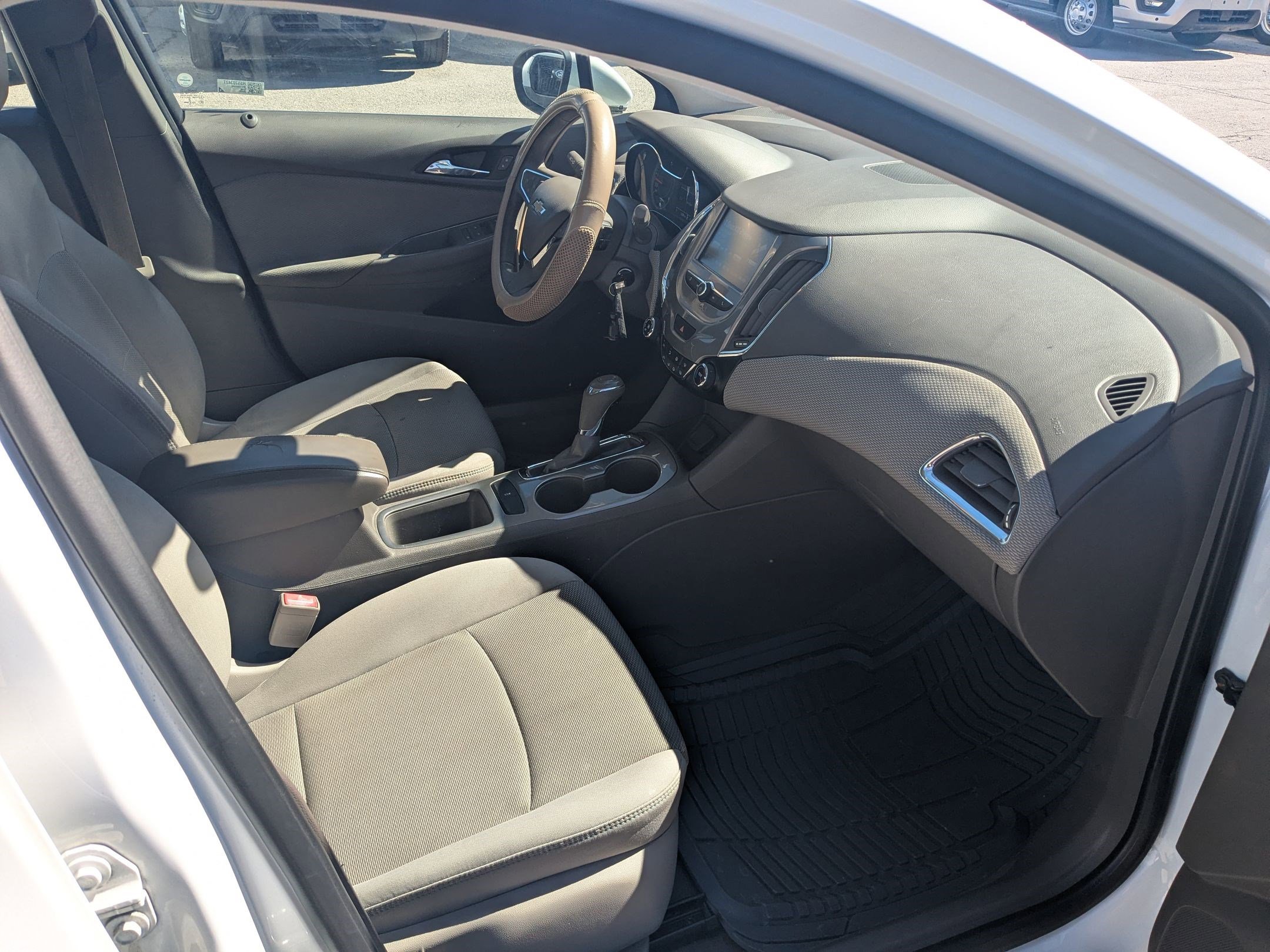 Used 2017 Chevrolet Cruze LT image 31