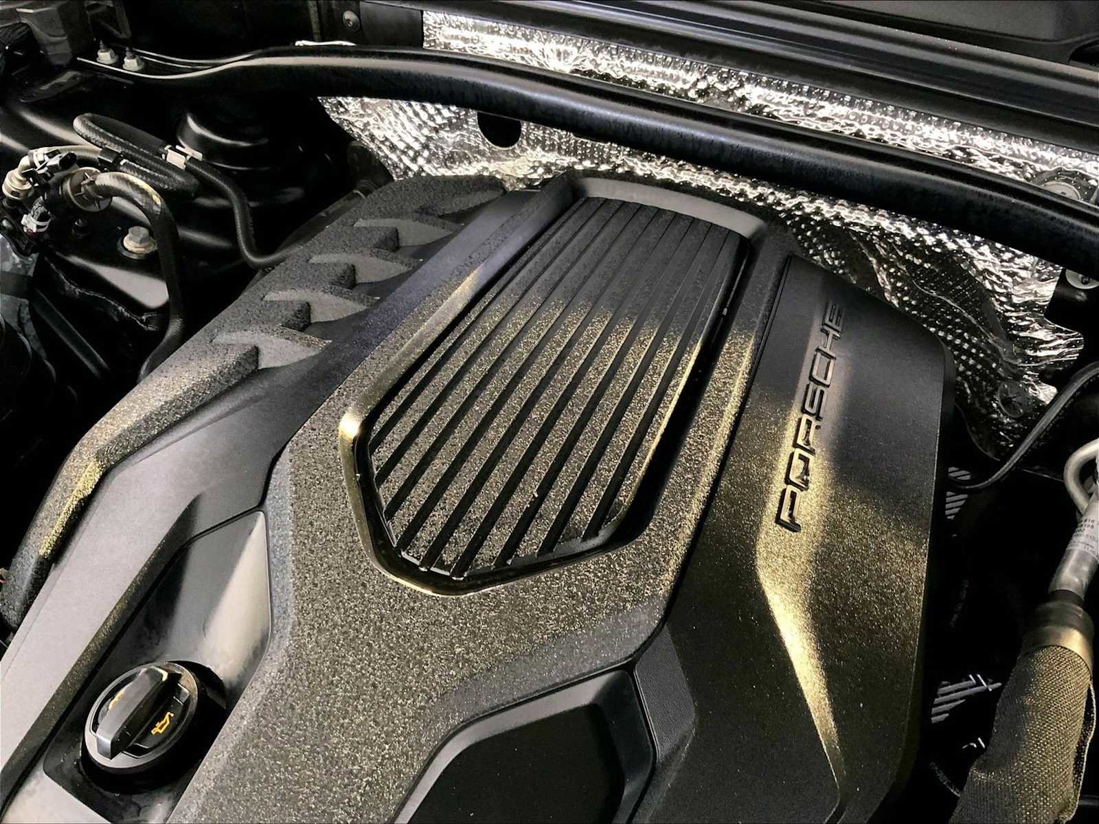 Certified 2023 Porsche Macan image 33