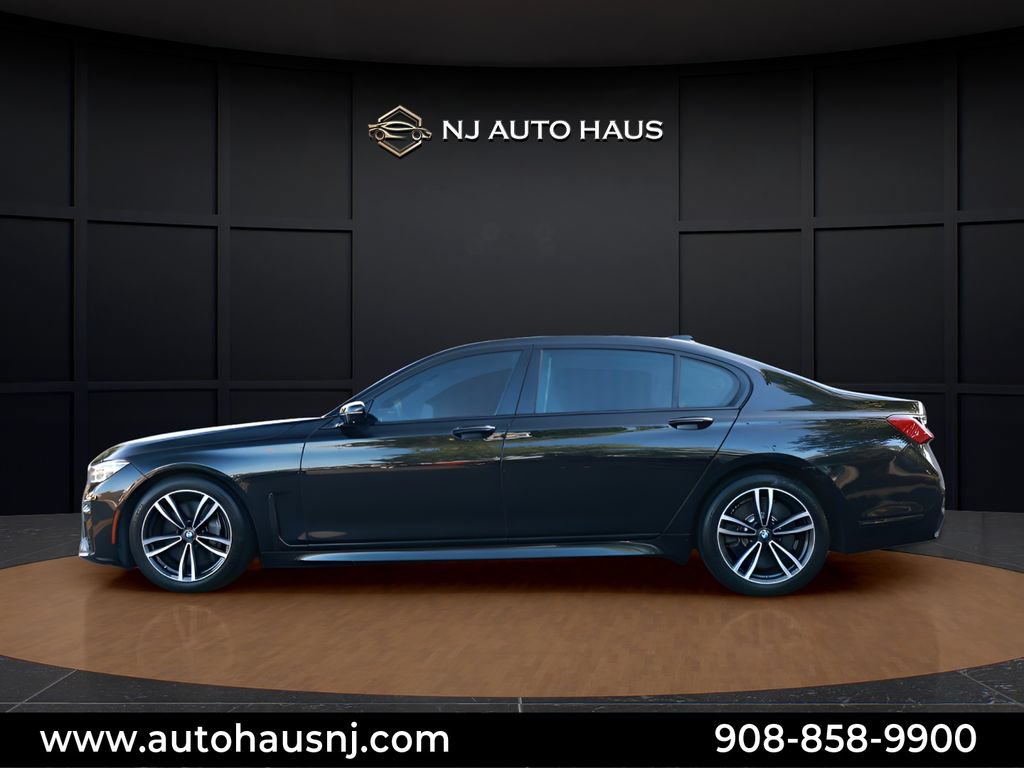 Used 2020 BMW 750i xDrive w/ Executive Package AWD/4WD image 9