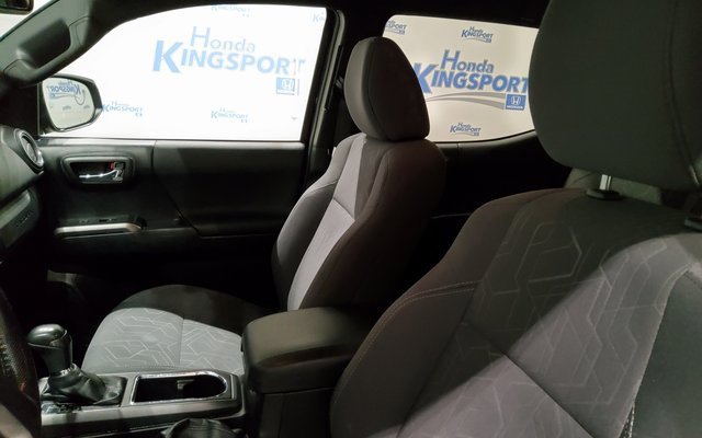 Used 2016 Toyota Tacoma TRD Off-Road image 42