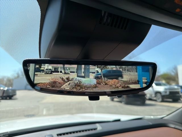 Used 2025 Chevrolet Suburban High Country image 32