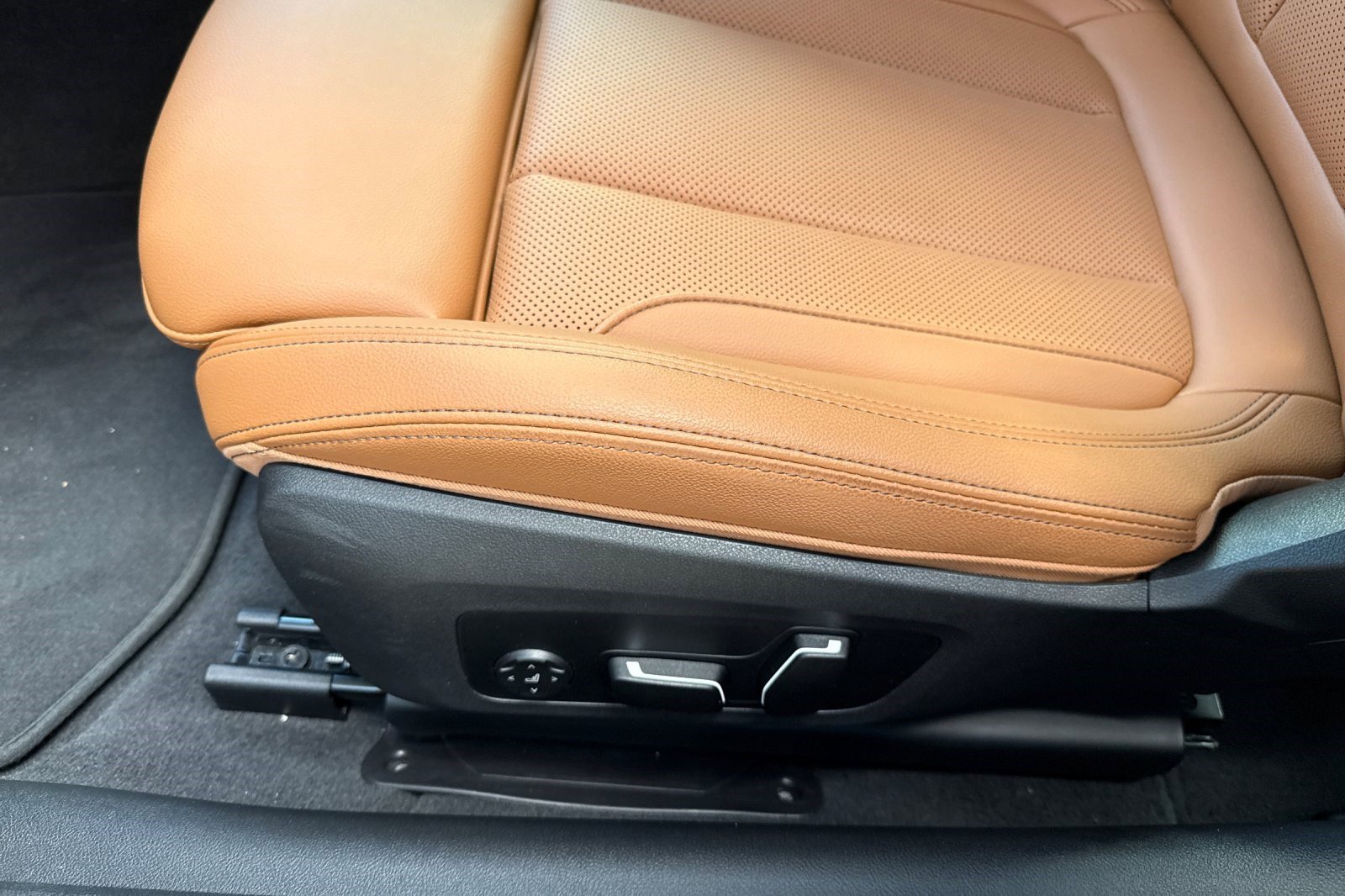 Used 2025 BMW 430i Coupe w/ Convenience Package image 14