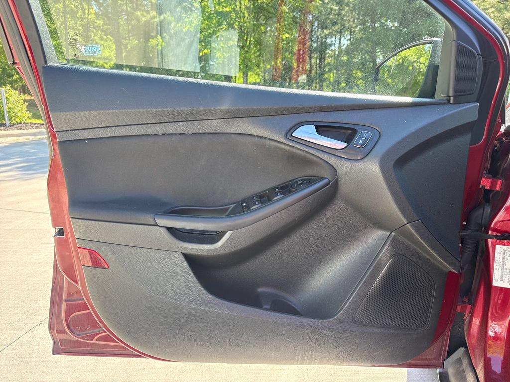Used 2017 Ford Focus SE FWD image 13