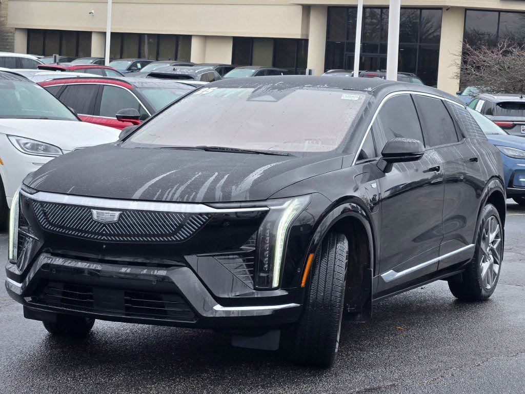 Used 2025 Cadillac Optiq Luxury 1 w/ LPO, Floor Liner Package AWD/4WD image 4