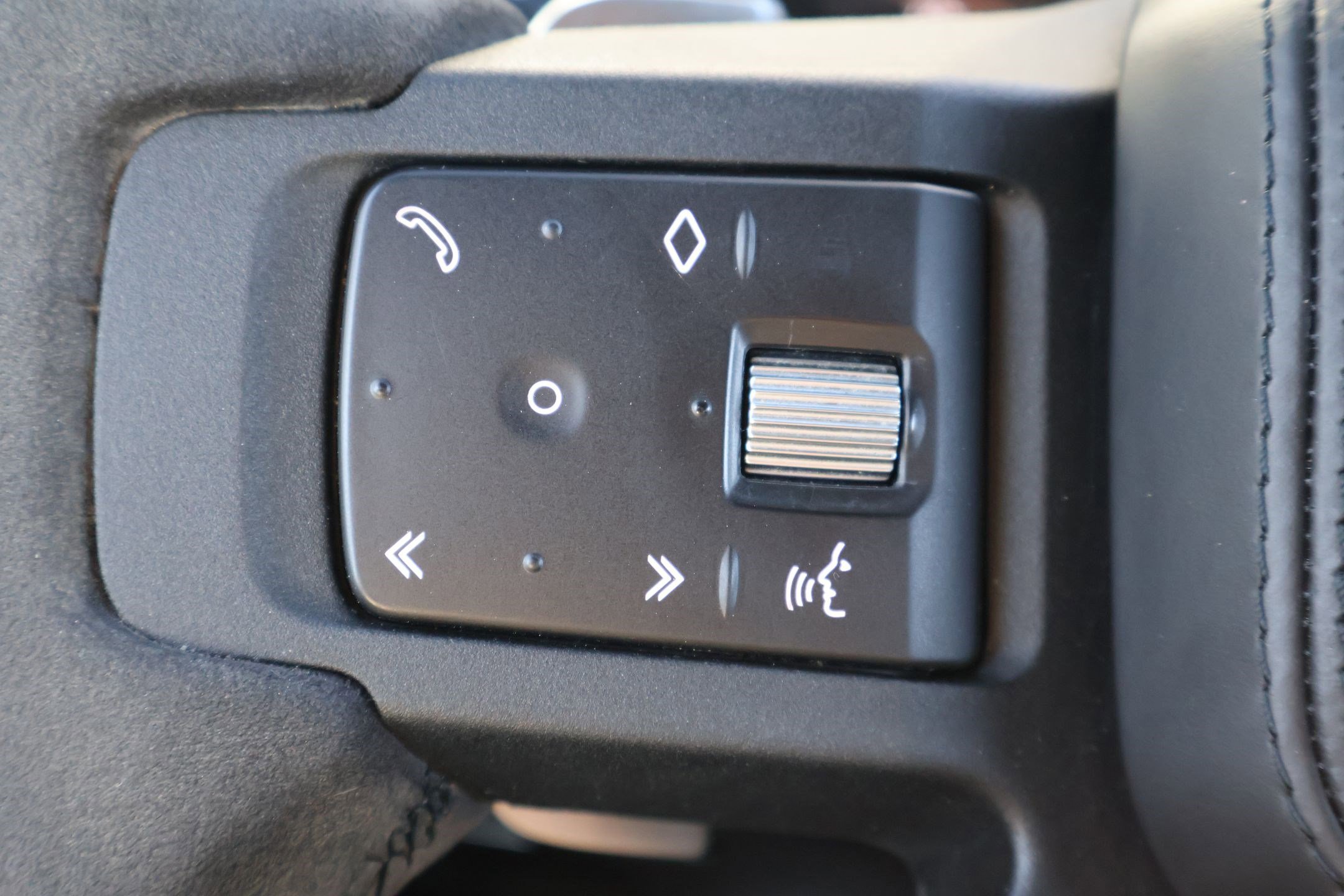 Certified 2023 Land Rover Defender 110 V8 image 16