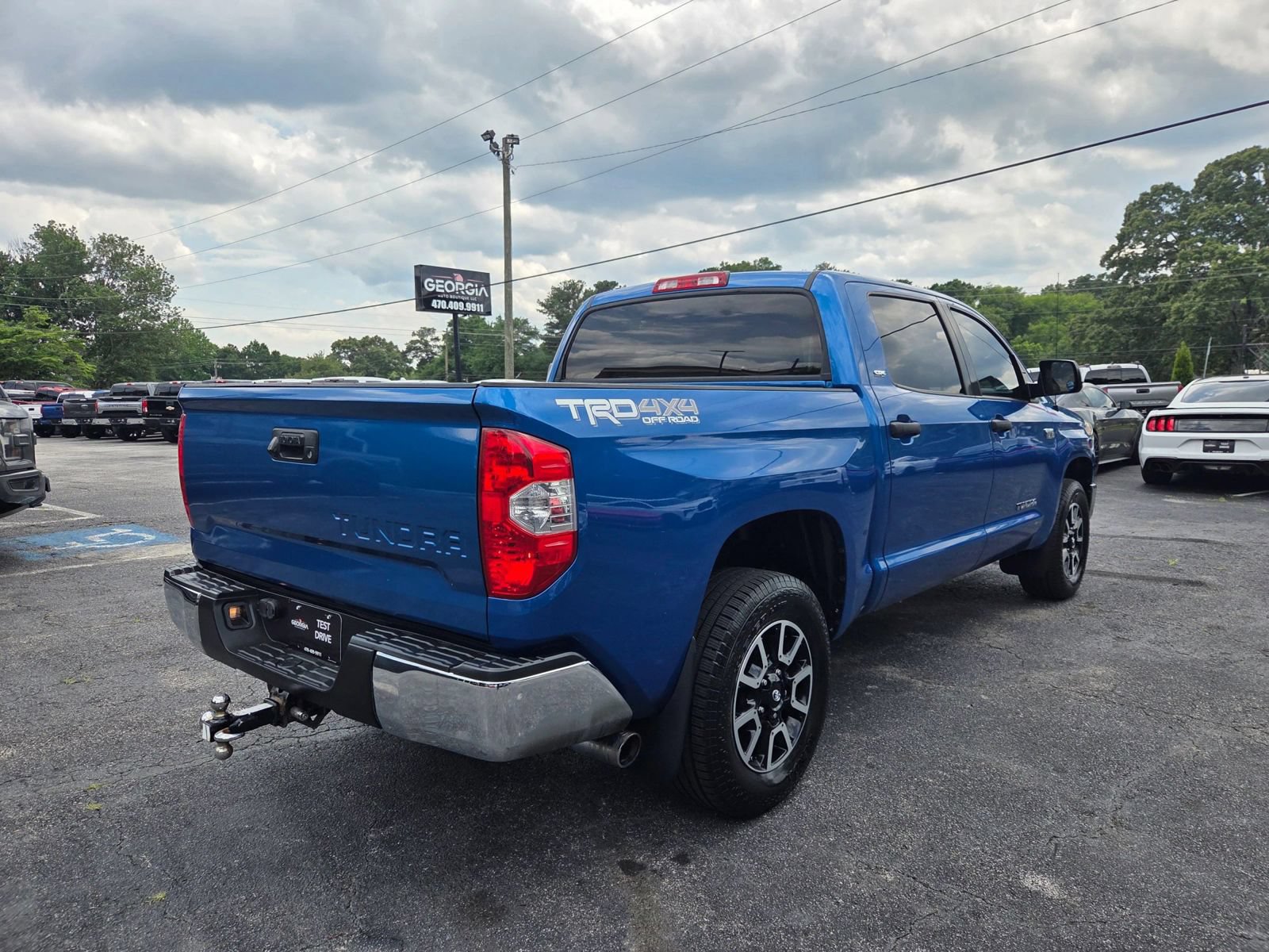 Used 2018 Toyota Tundra SR5 w/ TRD Off Road Package AWD/4WD image 8