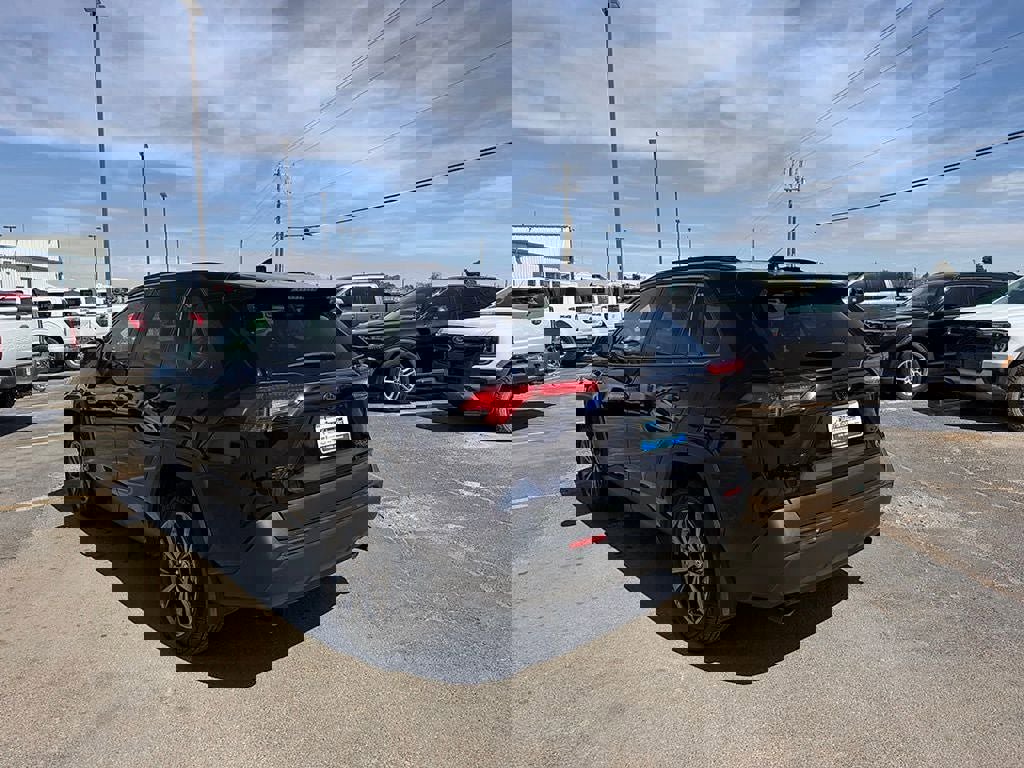 Used 2024 Toyota RAV4 XLE Premium image 5