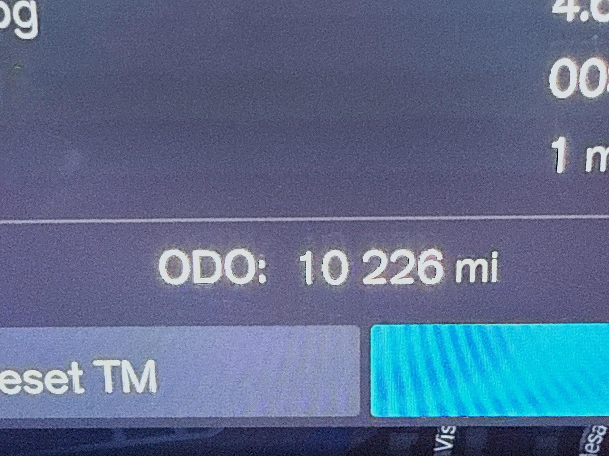 Used 2025 Volvo XC40 B5 Core image 16