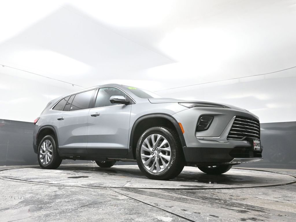 Used 2025 Buick Enclave Preferred w/ Power Package image 57