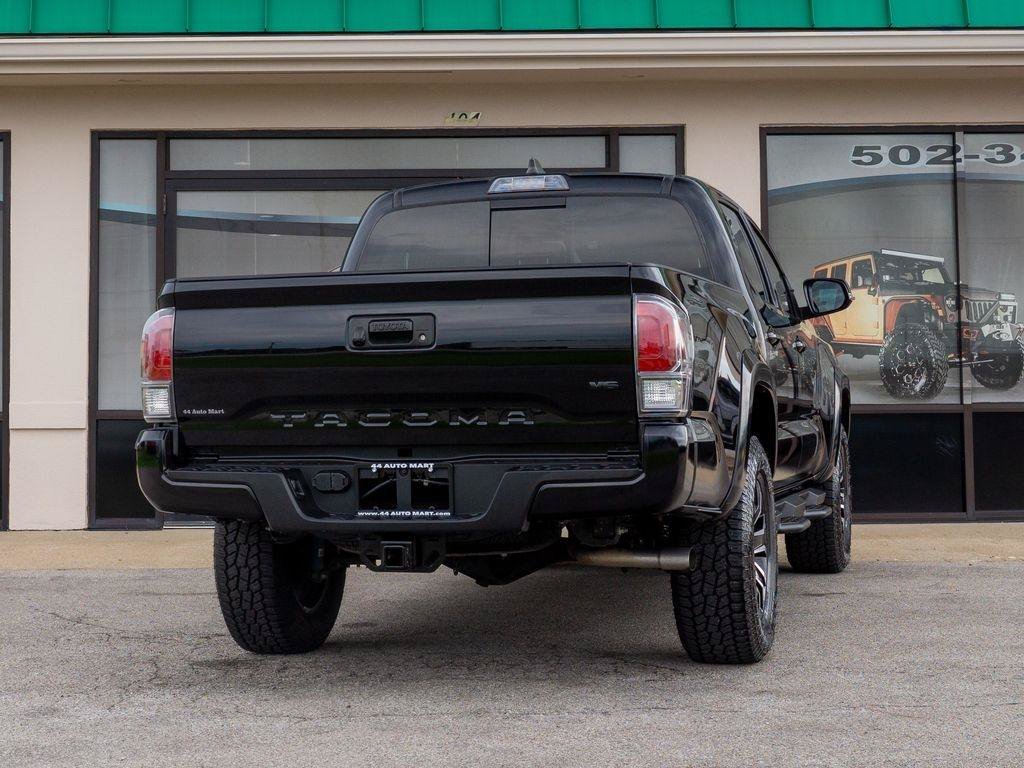 Used 2020 Toyota Tacoma TRD Sport RWD image 3