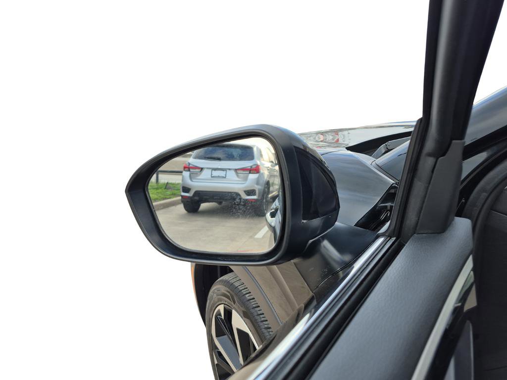 Used 2023 Mitsubishi Outlander SE image 18