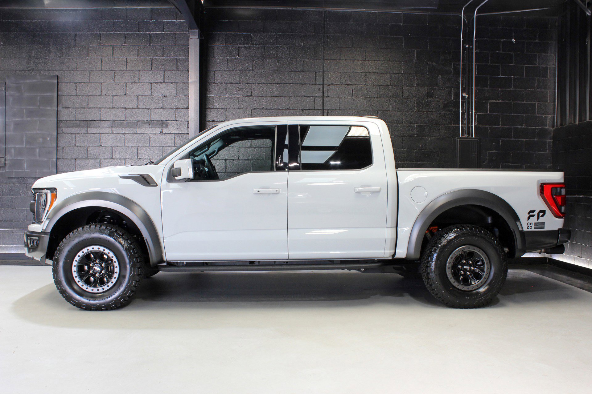 Used 2023 Ford F150 Raptor w/ Raptor Carbon Fiber Package image 3