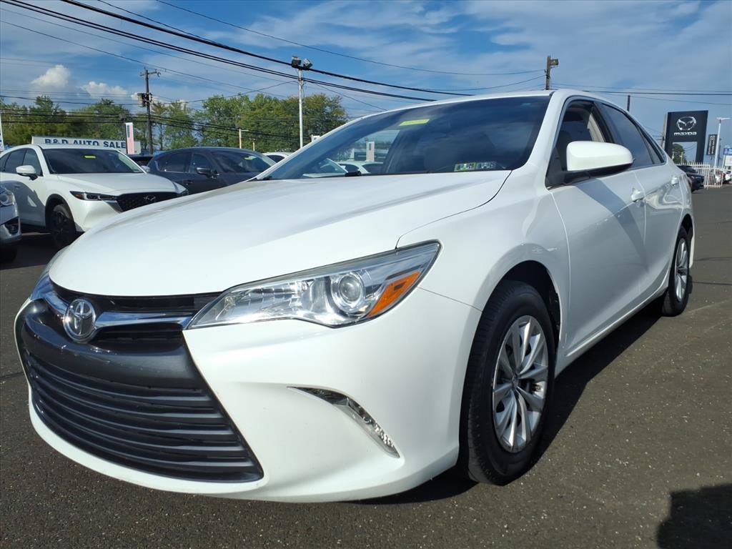 Used 2015 Toyota Camry LE image 8