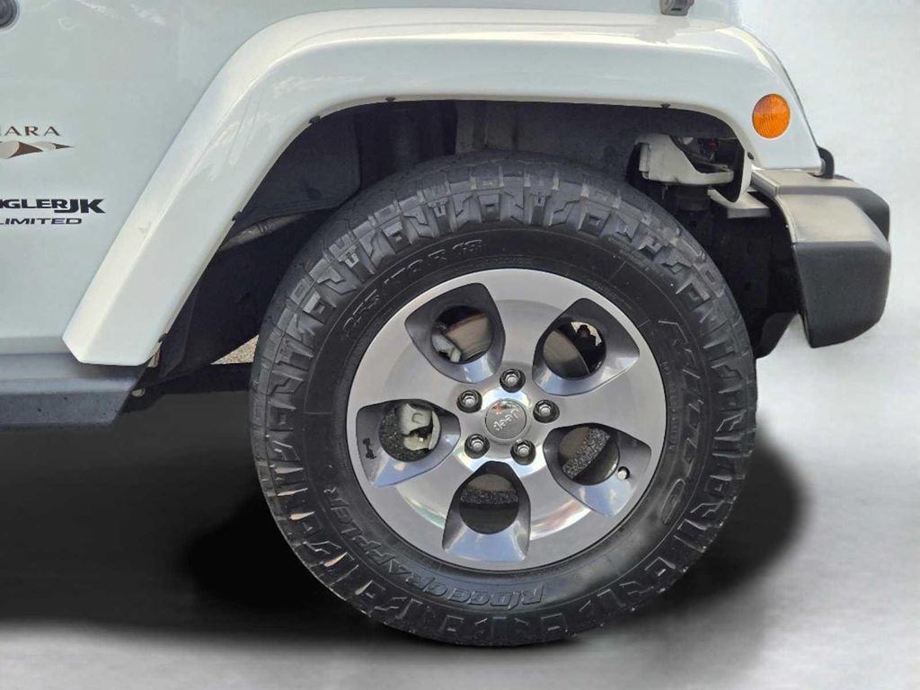 Used 2018 Jeep Wrangler Unlimited Sahara AWD/4WD image 12