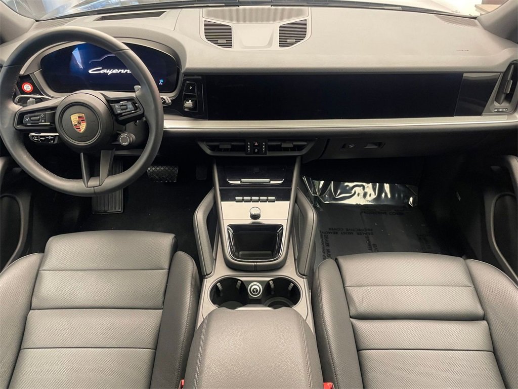 Used 2025 Porsche Cayenne image 17