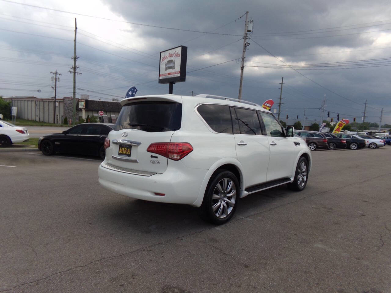 Used 2013 INFINITI QX56 4WD w/ Deluxe Touring Pkg image 7