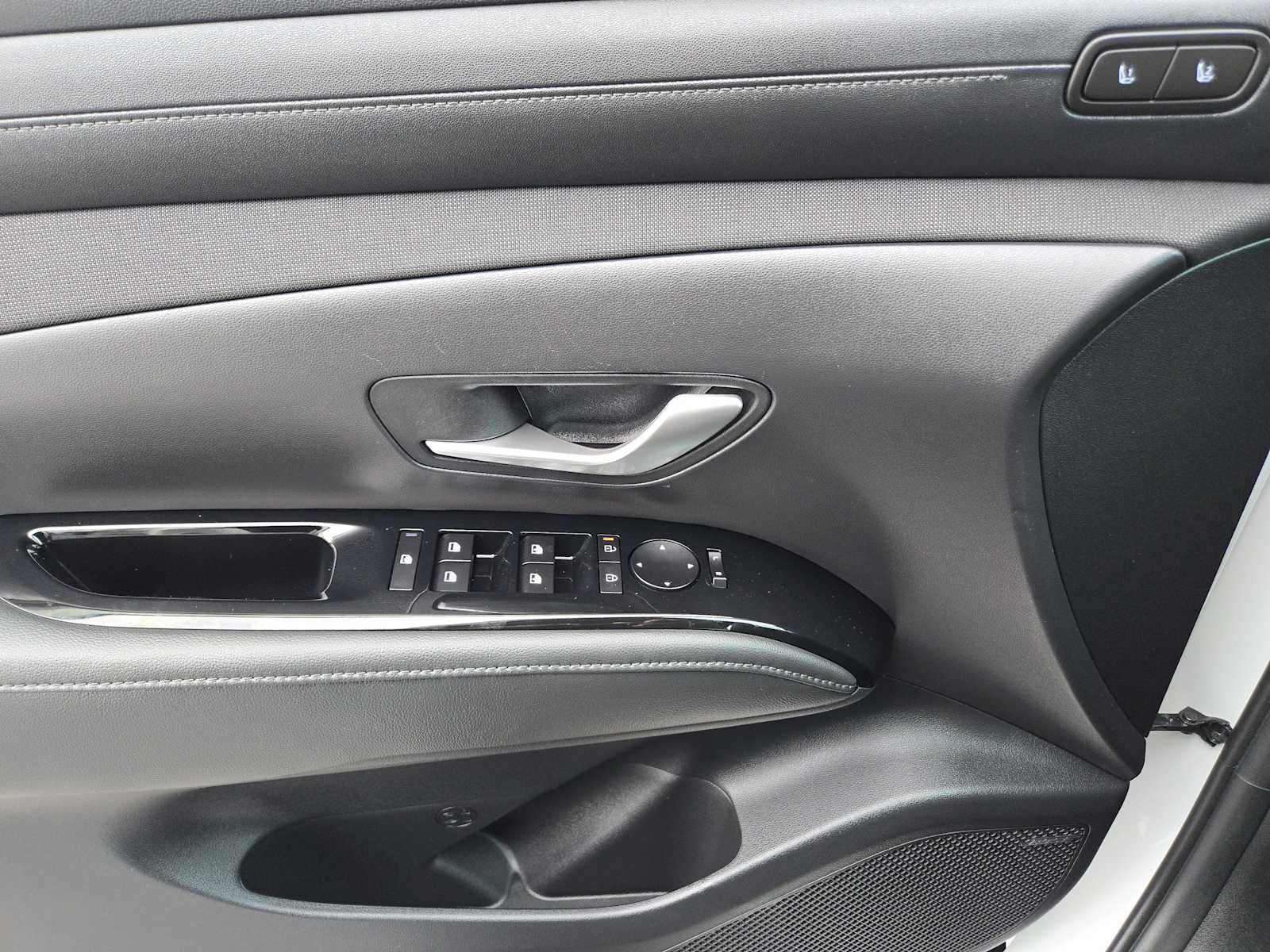 Certified 2025 Hyundai Tucson Limited FWD image 21