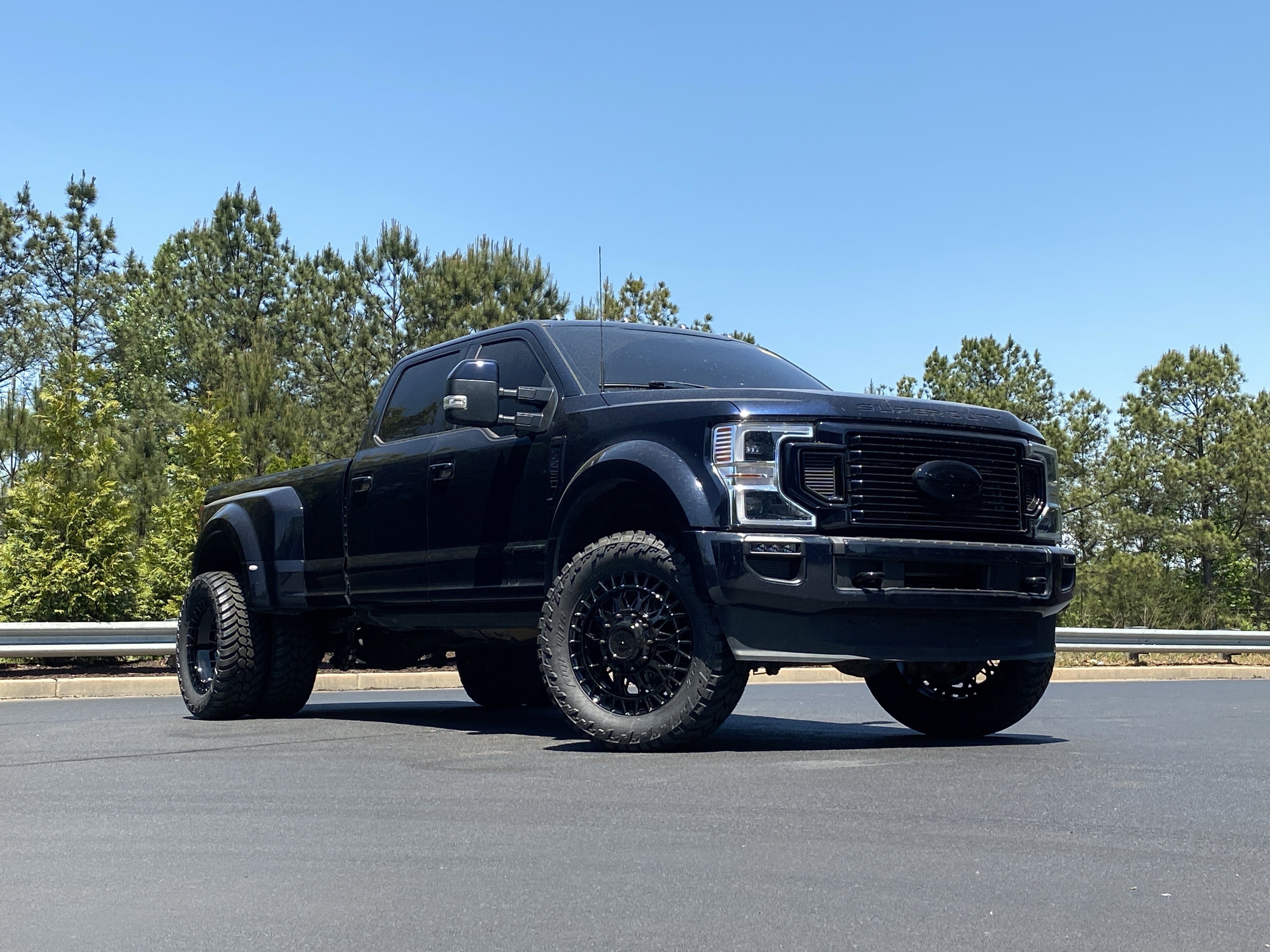 Used 2022 Ford F450 Platinum w/ FX4 Off-Road Package AWD/4WD image 24