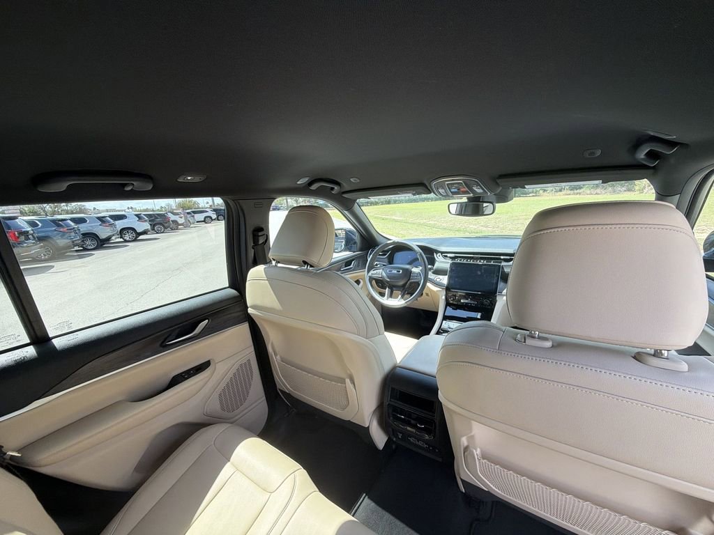 Used 2023 Jeep Grand Cherokee Limited image 14