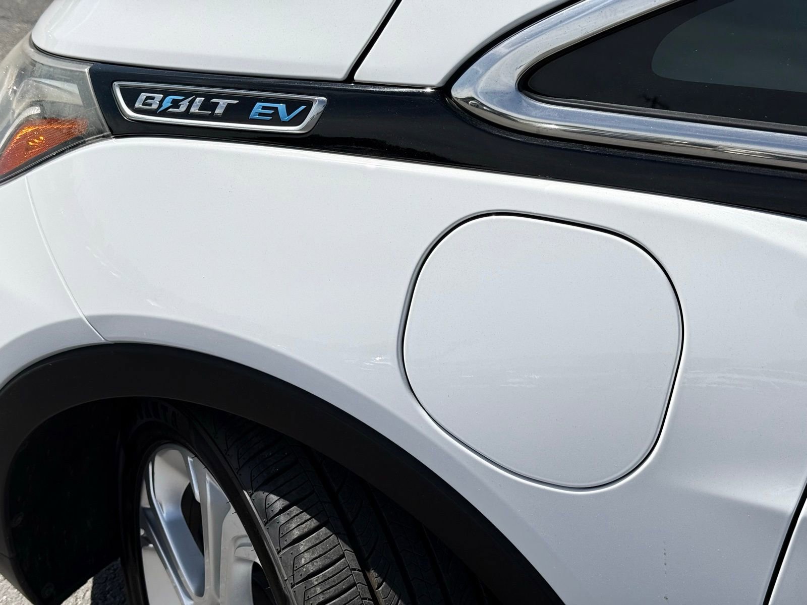 Used 2018 Chevrolet Bolt LT FWD image 2