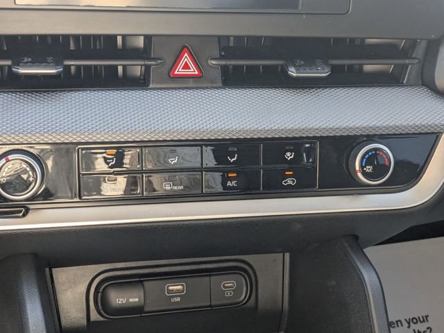 Used 2025 Kia Sportage LX image 19