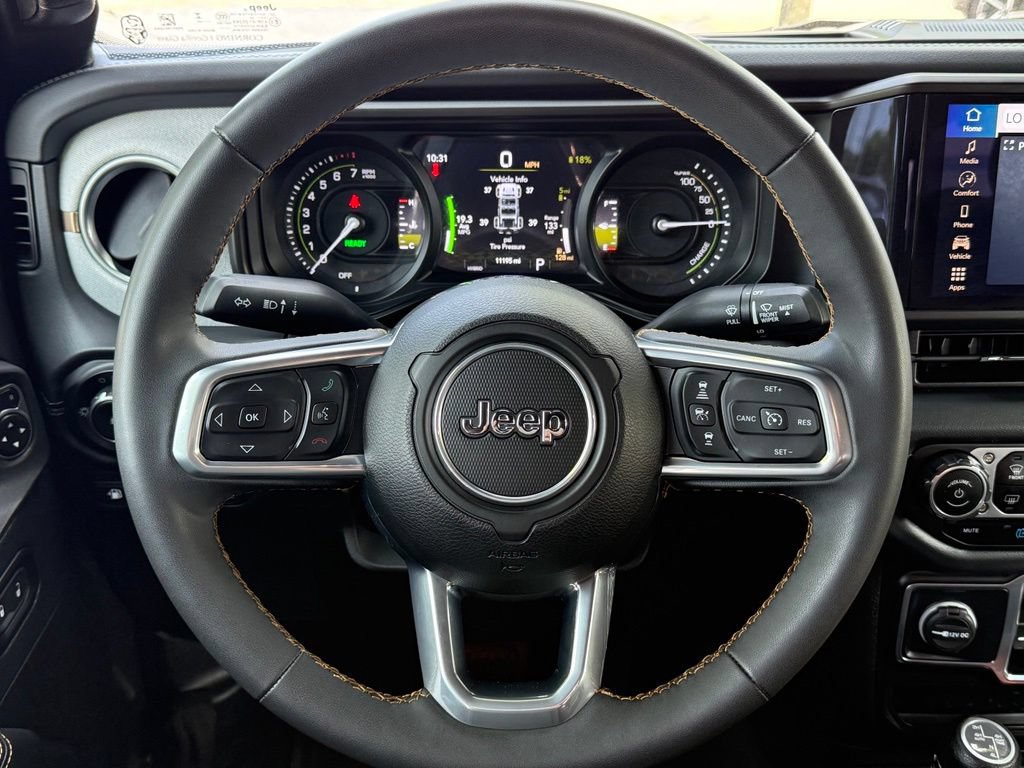 Used 2024 Jeep Wrangler Unlimited Sahara AWD/4WD image 15