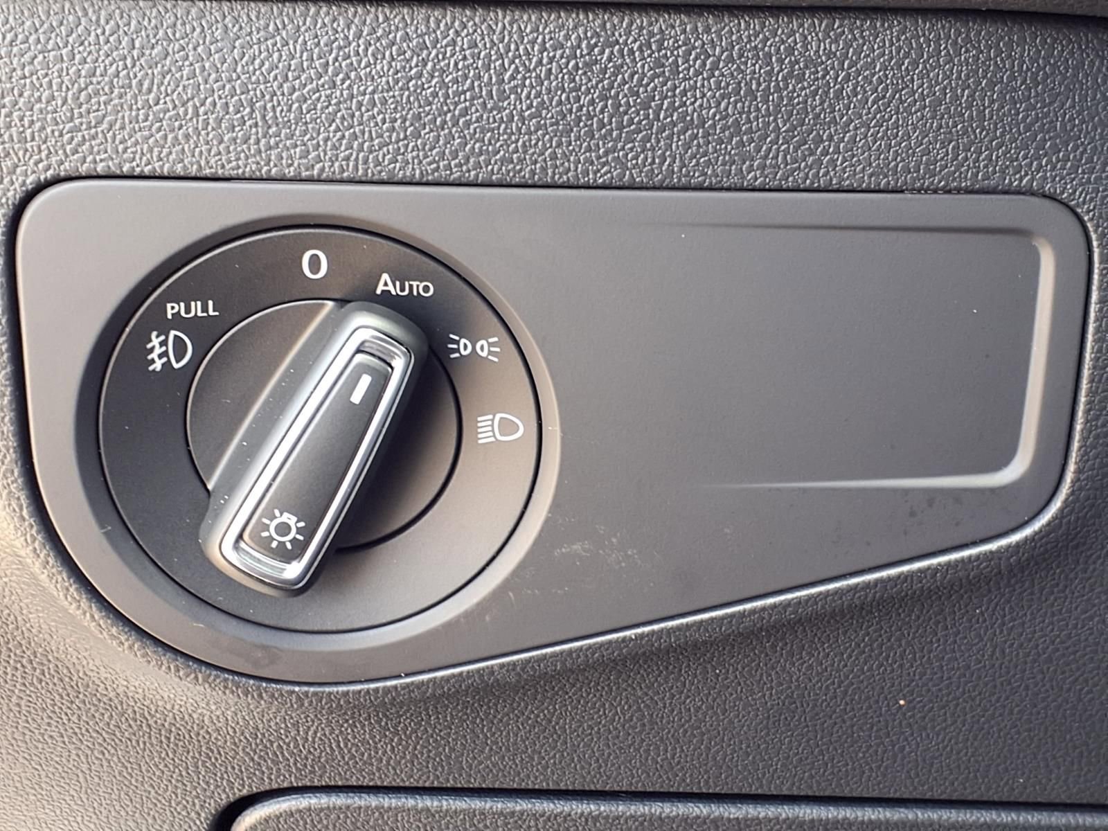 Used 2021 Volkswagen Tiguan SEL FWD image 16