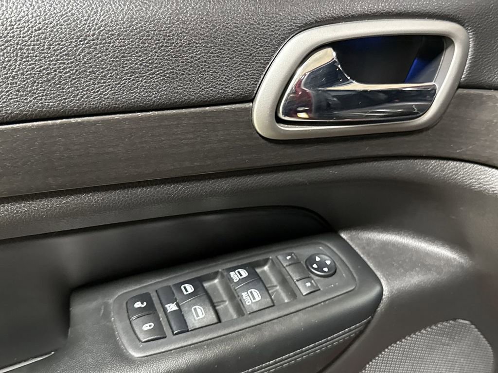 Used 2018 Jeep Grand Cherokee Altitude image 22