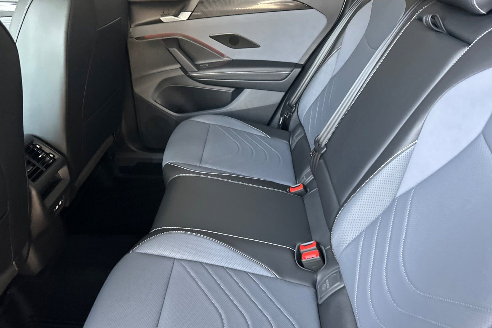 New 2026 Volkswagen Tiguan SE FWD image 10