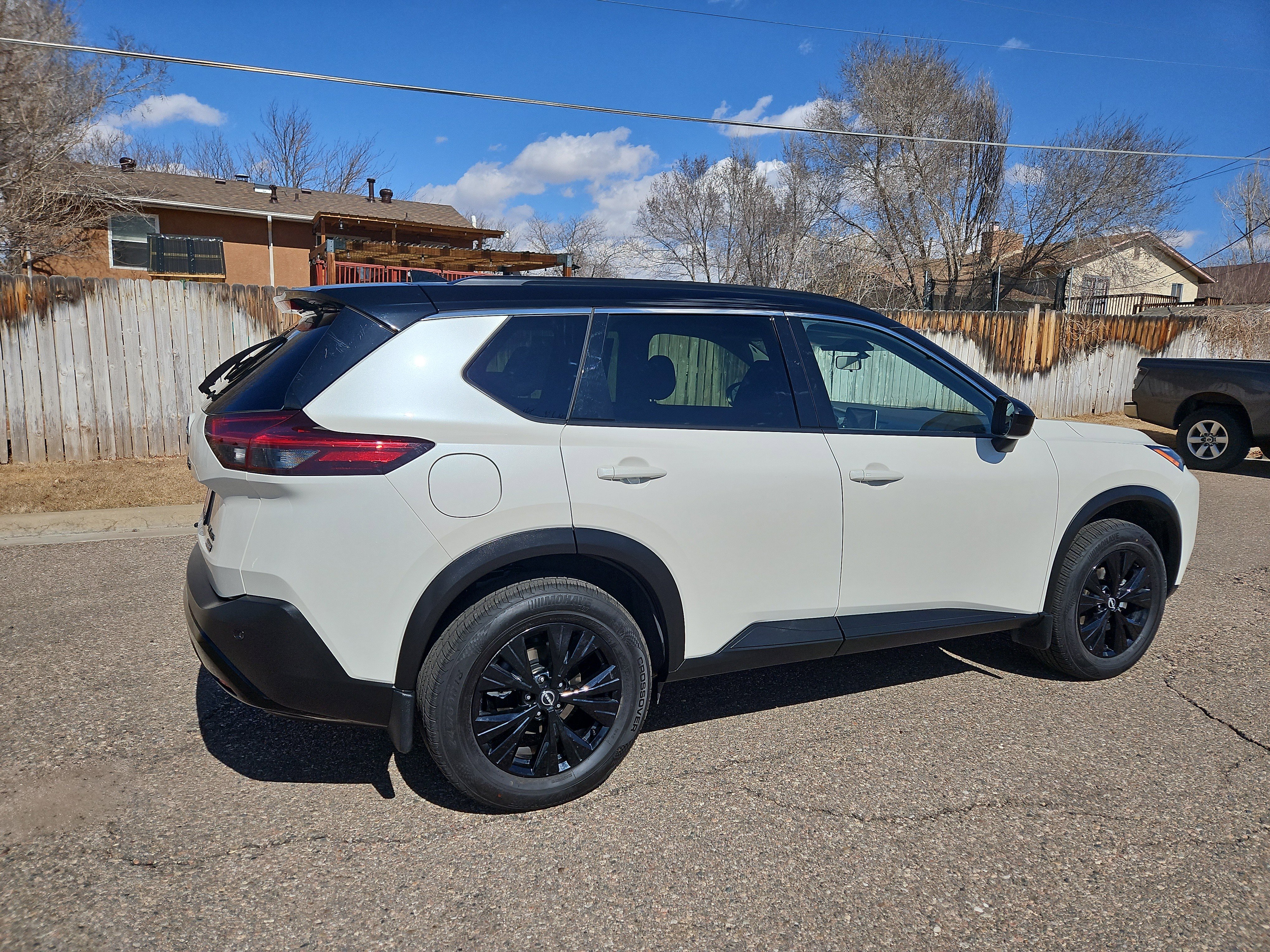Used 2023 Nissan Rogue SV w/ SV Premium B Package image 3